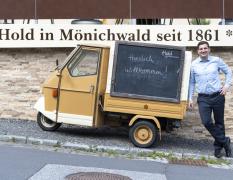 Kleines Motomobil im Hotel Hold - Gastwirtschaft